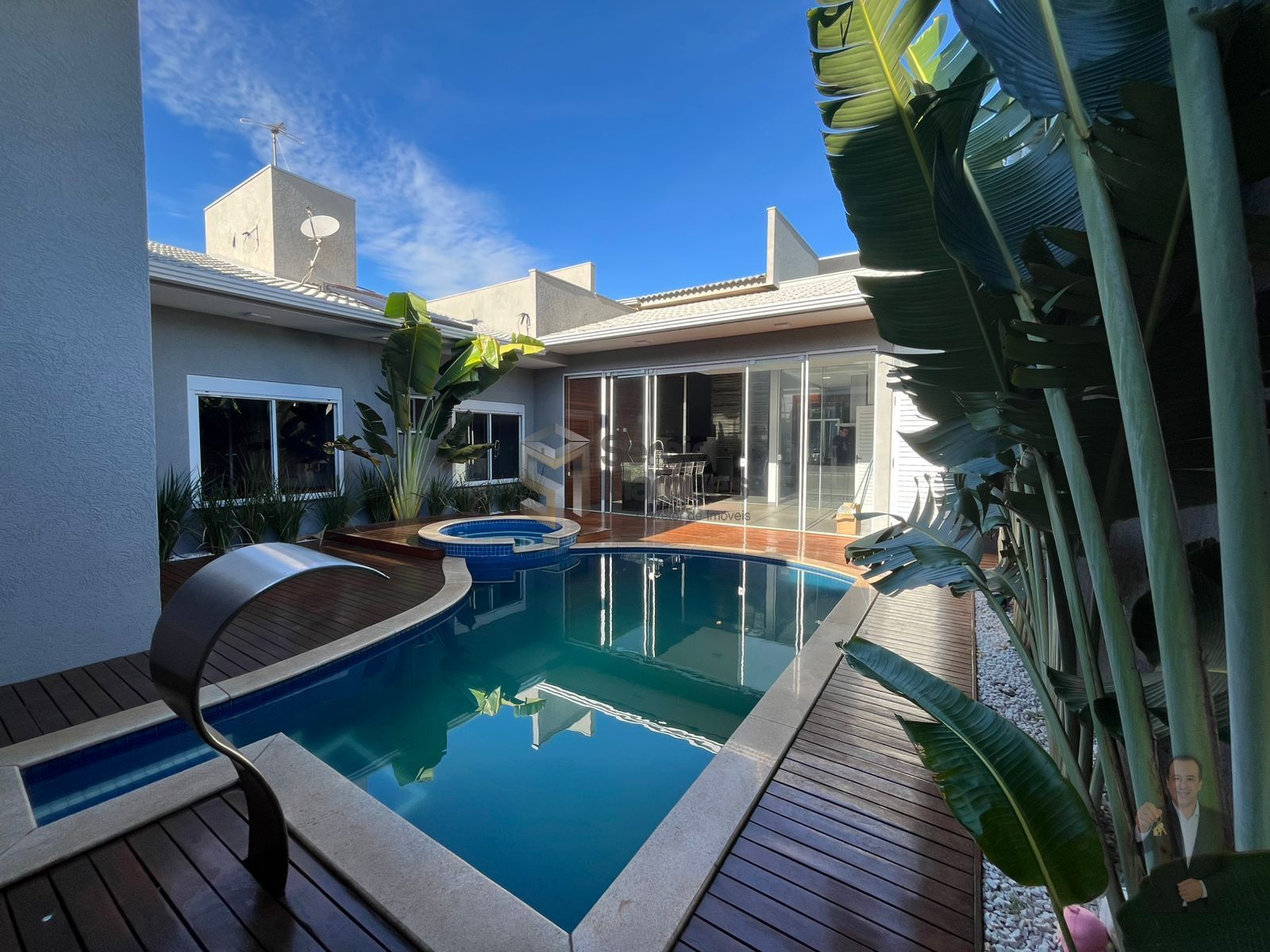 Casa à venda - 360m² - Mont Blanc Residence - Umuarama-PR — foto 8