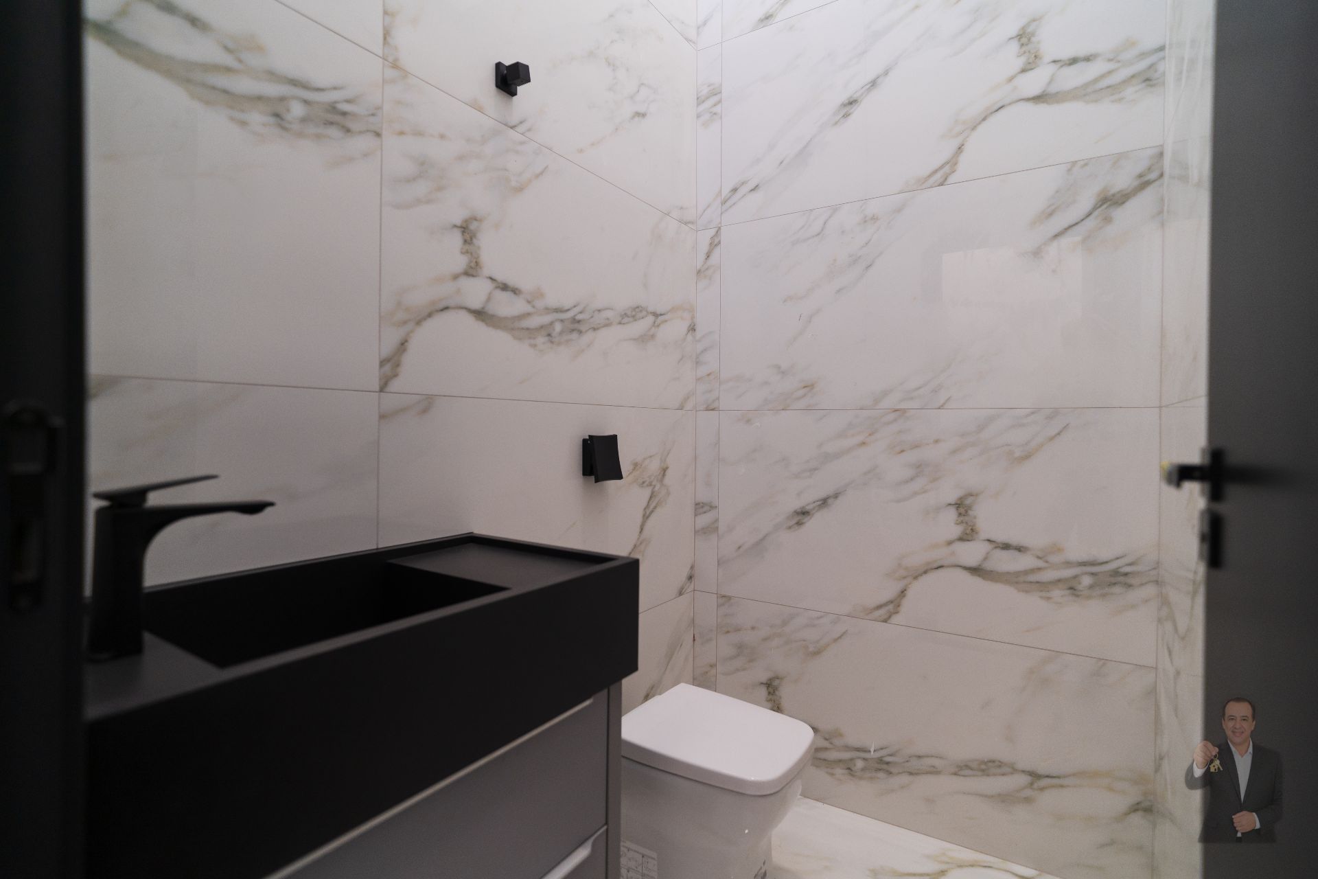 Casa nova alto padrão com 3 suítes no Condomínio Mont Blanc - Umuarama — foto 12