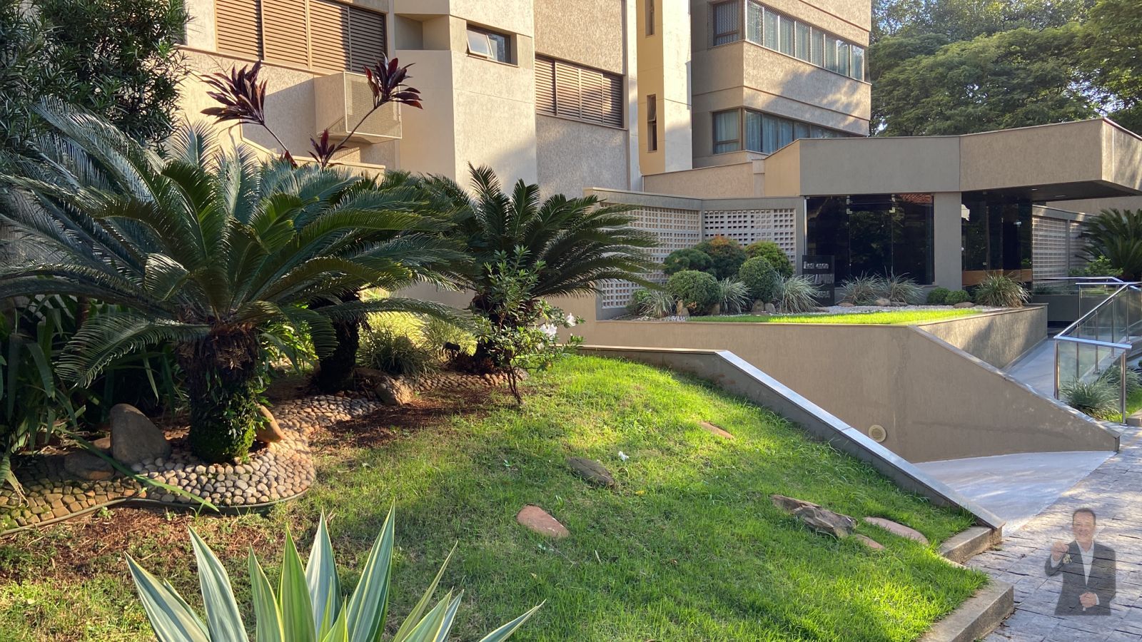 Apartamento mobiliado à venda - 420m² - Zona V - Umuarama — foto 1