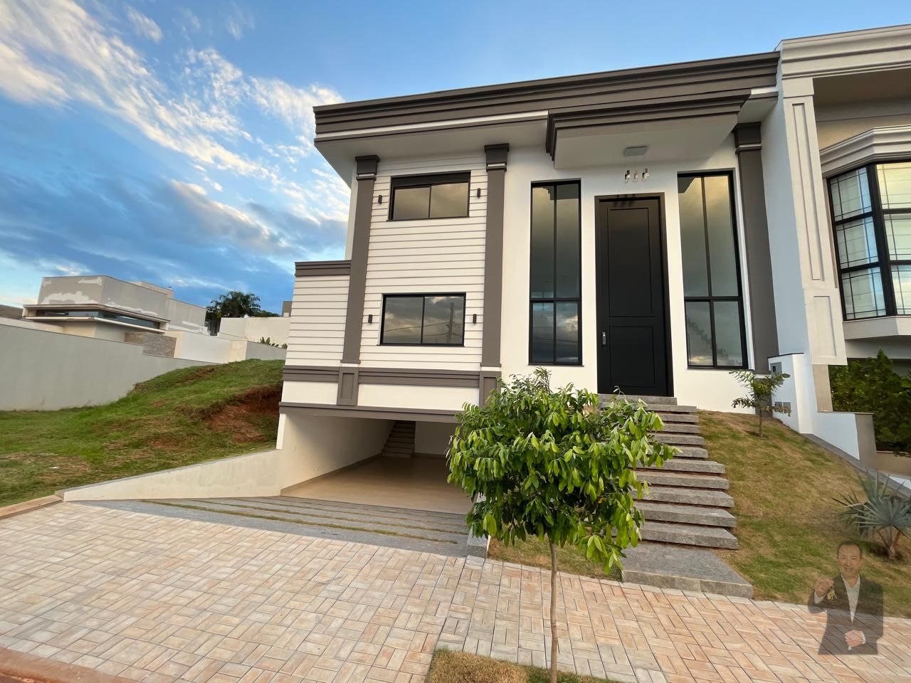 Sobrado à venda - 360m² - Condomínio Royal Garden - Umuarama — foto 1