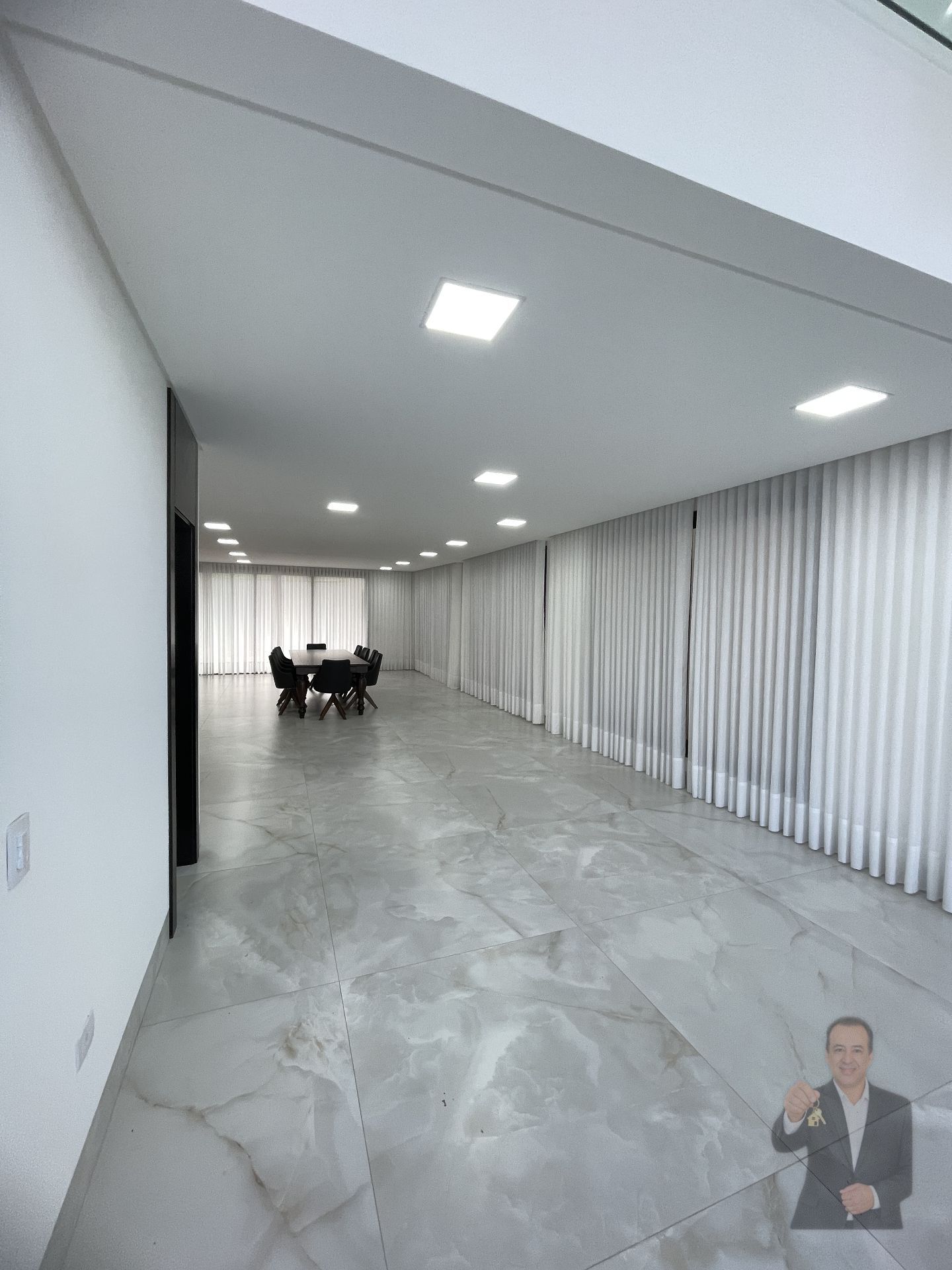Sobrado à venda - 360m² - Condomínio Royal Garden - Umuarama — foto 5